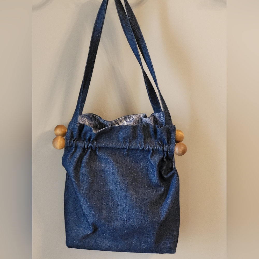 1970s Denim Appliqued Shoulder Bag With Wooden Dowels - Picture 2 of 8